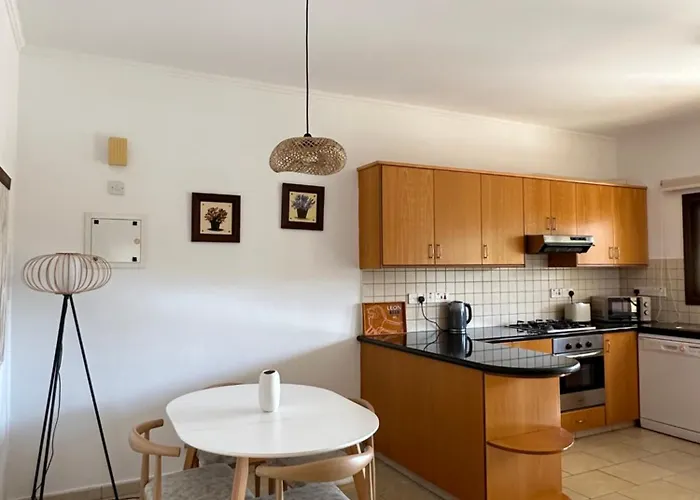 Relaxing Gateway In Limassol Apartamento