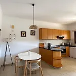 Relaxing Gateway In Limassol דירה